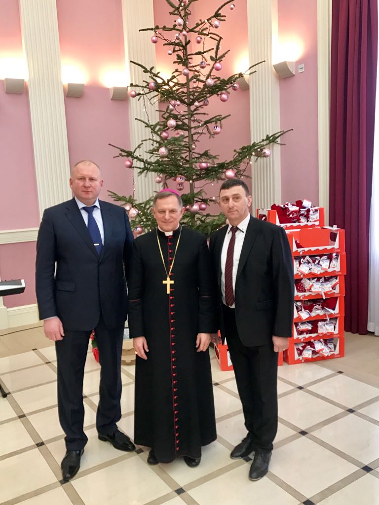 3 січня 2018 р. були передані різдвяні та новорічні привітання архієпископу Мечиславу Мокрицькому за участю представників римо-католицької парафії зі Стшелчиськ.